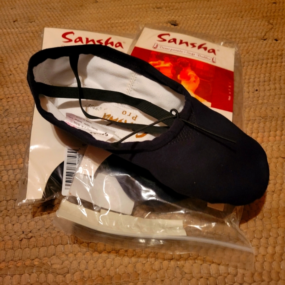 SANSHA SPLIT SOLE BLACK CANVAS BALLET SHOE